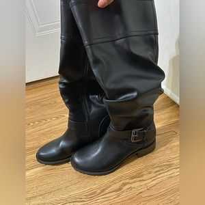 Fall faux leather boots size 6 us. Never worn